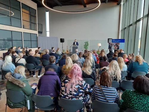 Mennta- og barnamálaráðherra setur ráðstefnu
