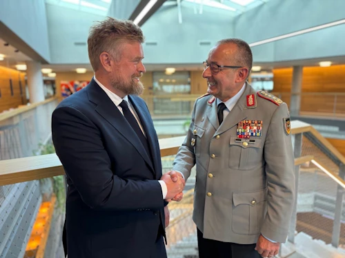 Jónas G. Allansson skrifstofustjóri varnarmálaskrifstofu utanríkisráðuneytisins og Carsten Breuer yfirhershöfðingi þýska hersins.