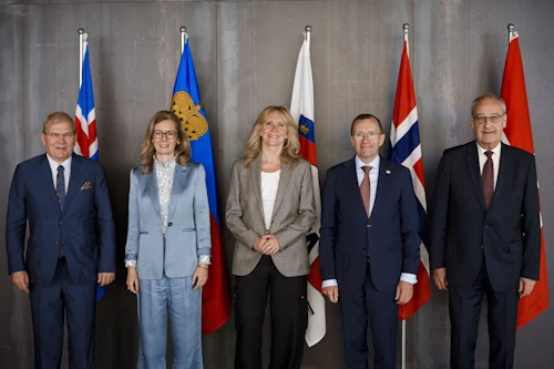 Utanríkisráðherrar EFTA-ríkjanna ásamt Kurt Jäger, framkvæmdastjóra EFTA, sem er lengst til vinstri. Við hlið hans er utanríkisráðherra Liechtenstein, Sabine Monauni, þá Þorgerður Katrín, Espen Baarth Eide, utanríkisráðherra Noregs, og Guy Parmelin, efnahagsráðherra Sviss og núverandi forseti.