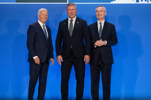 Bjarni Benediktsson forsætisráðherra ásamt Joe Biden Bandaríkjaforseta og Jens Stoltenberg fráfarandi framkvæmdastjóra Atlantshafsbandalagsins.