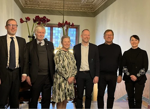 Guðmundur Ingi Guðbrandsson ásamt öðrum fundargestum að loknum fundi milli fráfarandi og verðandi formennskuríkja í Norrænu ráðherranefndinni og Norðurlandaráði.