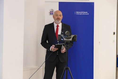  Felix Bergsson fundarstjóri