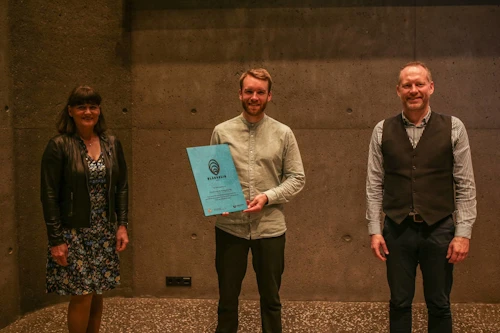 Guðmundur Ingi Guðbrandsson, umhverfis- og auðlindaráðherra,  Börkur Smári Kristinsson, rannsóknar- og þróunarstjóri hjá Pure North og Sigríður Ingvarsdóttir, fyrrverandi forstjóri Nýsköpunarmiðstöðvar Íslands.
