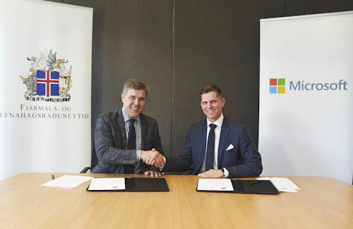 Bjarni Benediktsson og Heimir Fannar Gunlaugsson undirrituðu samninginn.  Mynd/Hörður Sveinsson