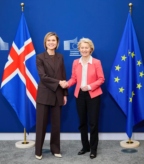 Kristrún Frostadóttir forsætisráðherra og Ursula von der Leyen, forseti framkvæmdastjórnar ESB, í Brussel í dag.
