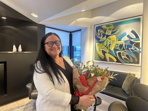 Inga Sæland við lyklaskiptin í ráðuneytinu en hún hefur nú ráðið Sigurjón Arnórsson og Hreiðar Inga Eðvarðsson sem aðstoðarmenn sína í ráðuneytinu.