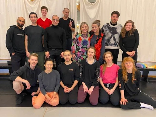 Lilja Alfreðsdóttir ásamt meðlimum og stjórnendum Íslenska dansflokksins.