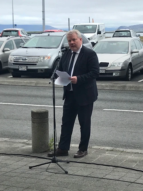 Sigurður Ingi Jóhannsson samgöngu- og sveitarstjórnarráðherra ávarpar gesti við athöfnina.