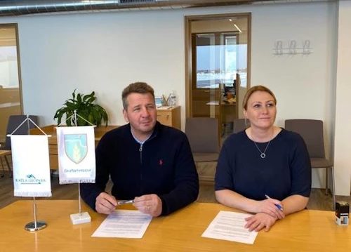 Guðlaugur Þór Þórðarson, umhverfis-, orku- og loftslagslráðherra og Sandra Brá Jóhannsdóttir sveitarstjóri Skaftárhrepps.