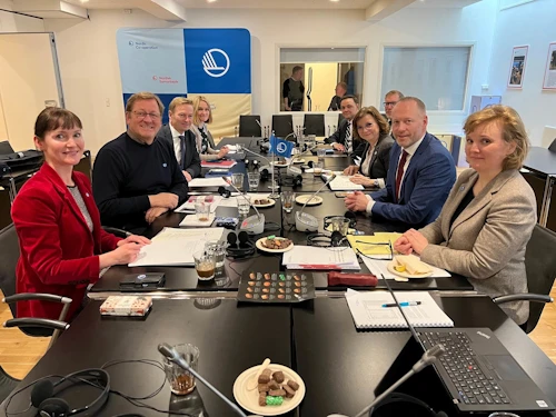 Íslenska sendinefndin á fundi dagsins með leiðtogum Norðurlandaráðs.