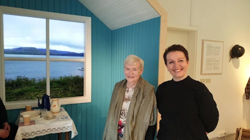 Kristín Ósk Jónasdottir og Jónína Jakobsdóttir,  Og Jónína Jakobsdóttir frá Kvíum, en útsýnið úr eldhúsglugganum er einmitt þaðan. 