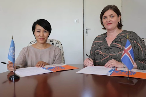 Lilja Dóra heitin (t.h.) skrifar undir verkefnasamning árið 2019 á yfirstandandi verkefni með þáverandi yfirmanneskju UNFPA í Malaví. Í gær opnaði ráðherra stærsta áfanga þess verkefnis.