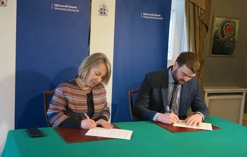 Sigríður Andersen og Ásmundur Einar Daðason undirrita samstarfsyfirlýsingu