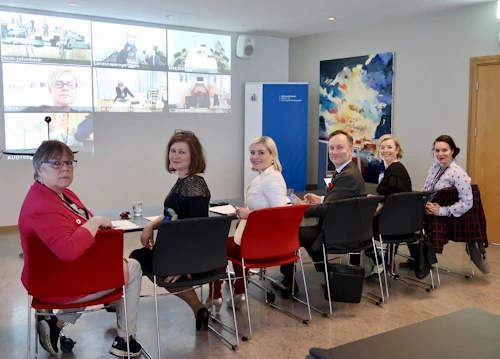 Fundarmenn á Íslandi voru Ragnheiður Helga Þórarinsdóttir og Karitas H. Gunnarsdóttir frá skrifstofu menningarmála, Lilja Alfreðsdóttir mennta- og menningarmálaráðherra, Mikael Höysti og Eva Englund frá menningarskrifstofu Norrænu ráðherranefndarinnar, Arnfríður Sólrún Valdimarsdóttir og Ásta Magnúsdóttir ráðuneytisstjóri. 