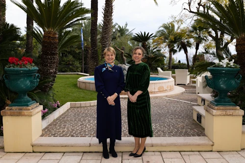 Mme Isabelle Berro-Amadeï, Conseiller de Gouvernement-Ministre des Relations Extérieures et de la Coopération et S.E. Mme María Jónsdóttir, Ambassadrice d'Islande à Monaco.