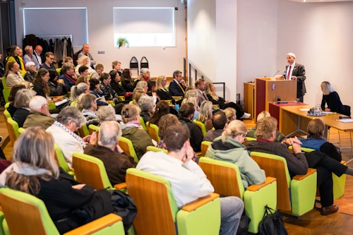 Dr. Younis Al-Khatib, forseti palestínska Rauða hálfmánans, flytur erindi á hádegisverðarfundi Alþjóðamálastofnunar og landsnefndar um mannúðarrétt.