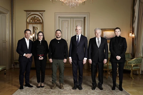 Frá vinstri: Ulf Kristersson, forsætisráðherra Svíþjóðar, Katrín Jakobsdóttir forsætisráðherra, Volodymyr Zelensky, forseti Úkraínu, Jonas Gahr Støre, forsætisráðherra Noregs, Sauli Niinistö, forseti Finnlands, og Mette Frederiksen, forsætisráðherra Danmerkur.