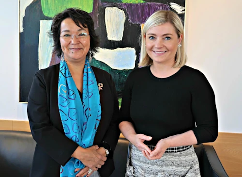 Ane Lone Bagger ráðherra mennta-, menningar- og utanríkismála í grænlensku landsstjórninni og Lilja Alfreðsdóttir mennta- og menningarmálaráðherra. 