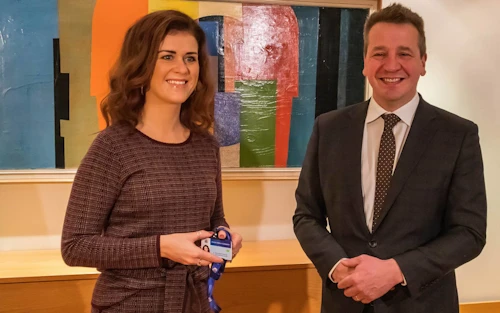 Þórdís Kolbrún R. Gylfadóttir er nýr utanríkis- og þróunarsamvinnuráðherra. Hún tekur við embættinu af Guðlaugi Þór Þórðarsyni sem sest nú í stól umhverfis-, orku- og loftslagsráðherra.