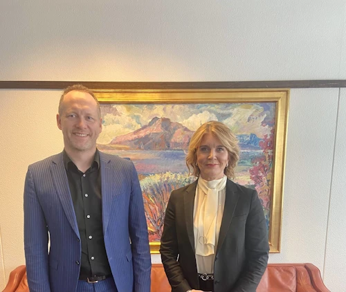 Guðmundur Ingi Guðbrandsson, félags- og vinnumarkaðsráðherra, og Herdís Gunnarsdóttir, forstjóri Gæða- og eftirlitsstofnunar velferðarmála. 