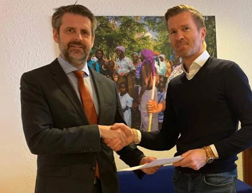 Martin Eyjólfsson skrifstofustjóri alþjóða- og þróunarsamvinnu og Hákon Stefánsson stjórnarmaður Creditinfo eftir undirritun samningsins.