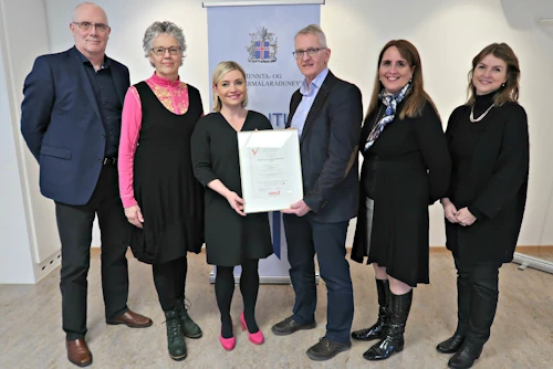 Stefán Baldursson skrifstofustjóri, Jóna Pálsdóttir jafnréttisráðgjafi, Lilja Alfreðsdóttir mennta- og menningarmálaráðherra, Emil B. Karlsson úttektarmaður, Ásta Magnúsdóttir ráðuneytisstjóri og Anna María Urbancic rekstrarstjóri