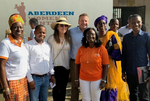 Utanríkisráðherra og forstöðumenn kvennamiðstöðvarinnar í Freetown. Ljósmynd: UTN