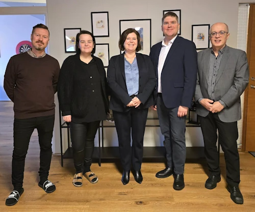 Sigurjón Gunnarsson og Dagbjört Harðardóttir, starfsmenn Heimilis og skóla, Ásthildur Lóa Þórsdóttir, mennta- og barnamálaráðherra, Sigurður Sigurðsson framkvæmdarstjóri og Guðni Olgeirsson, starfsmaður ráðuneytisins