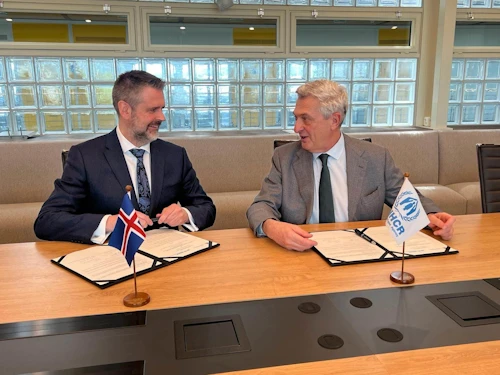 Martin Eyjólfsson, ráðuneytisstjóri í utanríkisráðuneytinu, og Filippo Grandi, framkvæmdastjóri UNHCR, við undirritun samningsins.