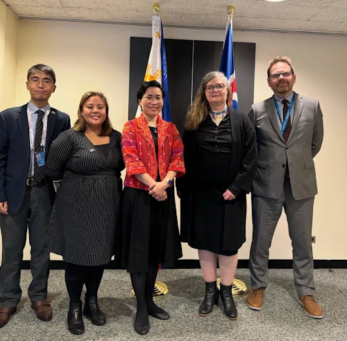 Bergdís Ellertsdóttir, sendiherra, og Davíð Logi Sigurðsson, deildarstjóri í utanríkisráðuneytinu, ásamt Theresu P. Lazaro, skrifstofustjóra málefna tvíhliða mála, og teymi hennar á sendiskrifstofu Filippseyja í New York.