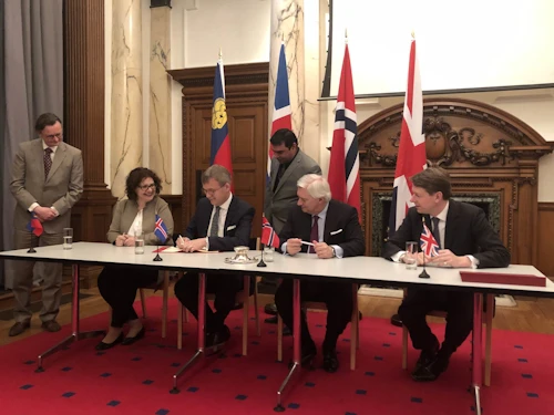 Frá undirritun EFTA-ríkjanna innan EES og Bretlands á samningi um búseturéttindi.