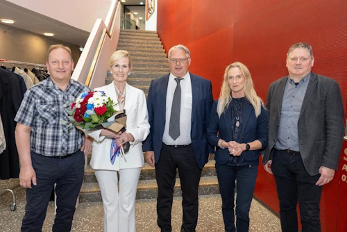 Starfsfólk Rannsóknanefndar samgönguslysa færði Ragnhildi blóm að gjöf að ráðstefnu lokinni.