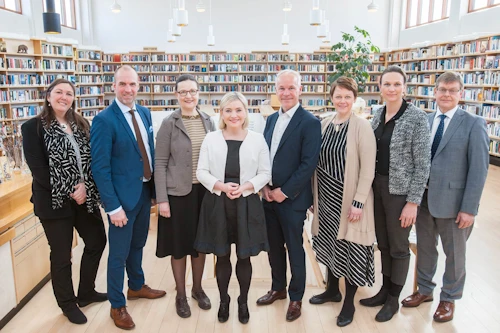 Lone Nukaaraq Møller ráðuneytisstjóri á Grænlandi, Tony Asumaa menntamálaráðherra Álandseyja, Anna Ekström menntamálaráðherra Svíþjóðar, Lilja Alfreðsdóttir mennta- og menningarmálaráðherra, Jan Tore Sanner ráðherra mennta- og aðlögunarmála í Noregi, Paula Lehtomäki framkvæmdastjóri Norrænu ráðherranefndarinnar, Merete Riisager menntamálaráðherra Danmerkur og Paavo-Petri Ahonen skrifstofustjóri í finnska menntamálaráðuneytinu. 