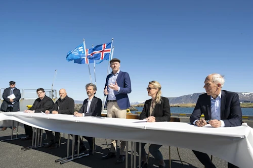Frá undirrituninni á Skarfabakka í dag. 
