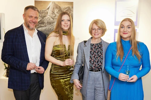 Myndlistarfólkið Reinar Foreman, Ástríður Ólafsdóttir og Björk Viggósdóttir ásamt Unni Orradóttur Ramette, sendiherra, við opnun sýningarinnar Boreal Heat í París