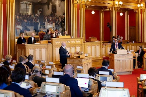 Logi Einarsson, samstarfsráðherra Norðurlanda, í þingsal norska Stórþingsins á þemaþingi Norðurlandaráðs í Ósló í apríl 2026. 