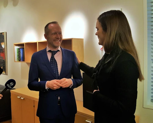 Guðmundur Ingi Guðbrandsson tók við lyklum að umhverfis- og auðlindaráðuneytinu í dag.
