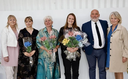 Logi Einarsson, ráðherra menningarmála, ásamt hluta styrkþega úr Bókasafnssjóði 2025 og sjóðstjóra.