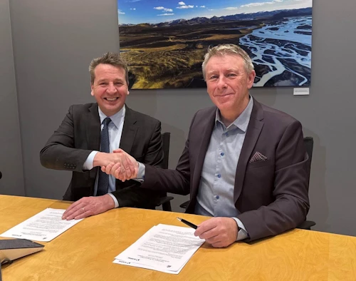 Guðlaugur Þór Þórðarson, umhverfis-, orku- og loftslagsráðherra og Magnús Þór Ásmundsson, forstjóri RARIK, við undirritun samningsins.