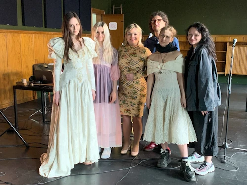 Lilja Dögg Alfreðsdóttir menningar- og viðskiptaráðherra og meðlimir hljómsveitarinnar Pussy Riot