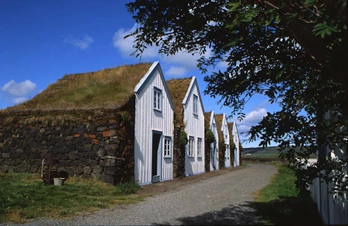 Meðal þess sem til skoðunar er að tilnefna eru íslenskar torfbyggingar. 