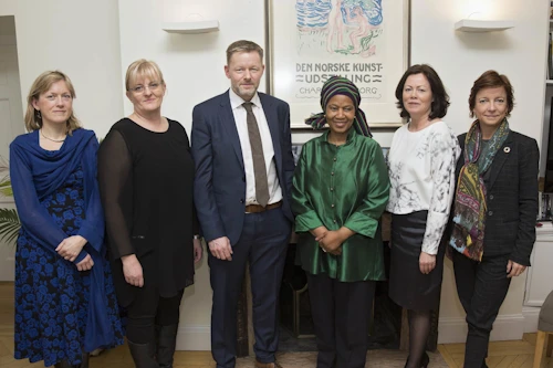 Phumzile Mlambo-Ngcuka (3.ja frá hægri) ásamt norrænum ráðherrum jafnréttismála. Mynd: UN Women/Ryan Brown