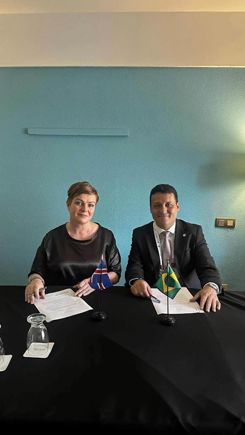 Kristín Helga Markúsdóttir, framkvæmdastjóri stjórnsýslusviðs hjá Samgöngustofu, á samningafundi með fulltrúa Brasilíu.