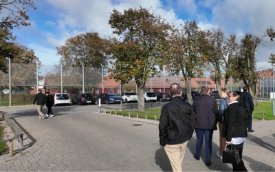 Inga Sæland, félags- og húsnæðismálaráðherra, heimsótti Kofoedsminde í Rødby sem er sérhæfð öryggis-, dvalar- og meðferðarstofnun fyrir fullorðna með þroskahömlun sem hlotið hafa dóma vegna alvarlegra brota.