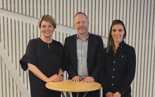 Guðmundur Ingi Guðbrandsson, félags- og vinnumarkaðsráðherra, Ásta Dís Óladóttir, formaður Jafnvægisvogaráðs FKA, og Bryndís Reynisdóttir, verkefnastjóri Jafnvægisvogarinnar.