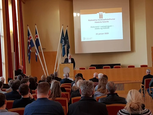 Sigurður Ingi Jóhannsson, samgöngu- og sveitarstjórnarráðherra, flutti ávarp um áskoranir í samgöngum á ráðstefnu Verkfræðistofnunar Háskóla Íslands í Hátíðarsal í dag.
