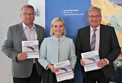 Lárus Blöndal forseti Íþrótta- og Ólympíusambands Íslands, Lilja Alfreðsdóttir mennta- og menningarmálaráðherra og Karl Björnsson framkvæmdastjóri Sambands íslenskra sveitarfélaga að lokinni kynningu á nýrri íþróttastefnu 2019-2030.