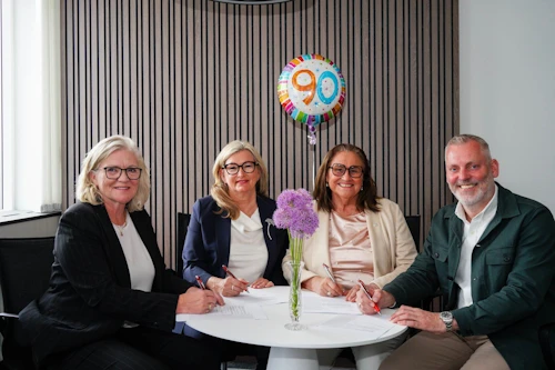 Frá vinstri til hægri: Guðlaug Rakel Guðjónsdóttir, forstjóri HSS, Alma D. Möller, heilbrigðisráðherra, Inga Sæland, mennta- og barnamálaráðherra sem fer jafnframt fyrir uppbyggingu hjúkrunarheimila, og Karl Finnbogason, eigandi Icelandic Home ehf.