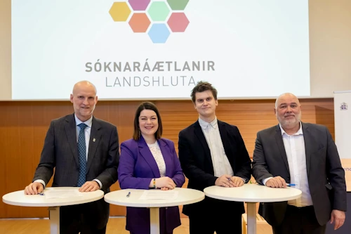 Austurland: Eyjólfur Ármannsson samgöngu- og sveitarstjórnarráðherra, Dagmar Ýr Stefánsdóttir, framkvæmdastjóri Austurbrúar, Jóhann Páll Jóhannsson umhverfis-, orku- og loftslagsráðherra og Logi Einarsson menningar-, nýsköpunar- og háskólaráðherra.