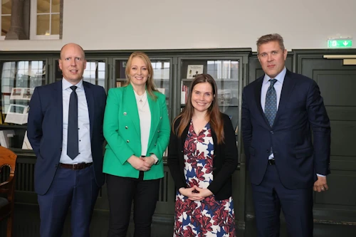 Hreiðar Bjarnason, framkvæmdastjóri fjármála og rekstrarsviðs Landsbankans, Lilja Björk Einarsdóttir bankastjóri, Katrín Jakobsdóttir forsætisráðherra og Bjarni Benediktsson, fjármála- og efnahagsráðherra.